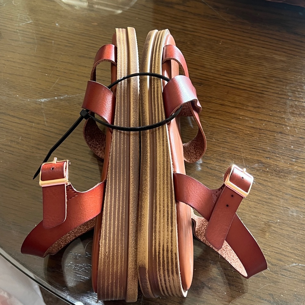 Rock & Candy Tan Leather Sandals NWT - Picture 4 of 5